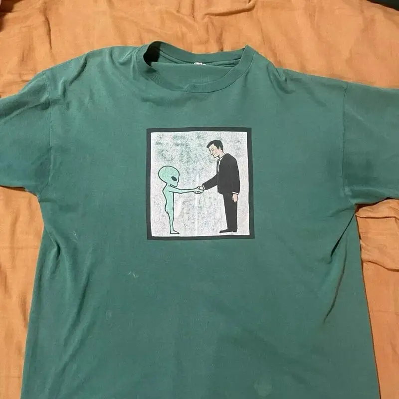 Kaos Band Helm Era 90-an Alien - Band Tee Faded 90S ulasan dan harga